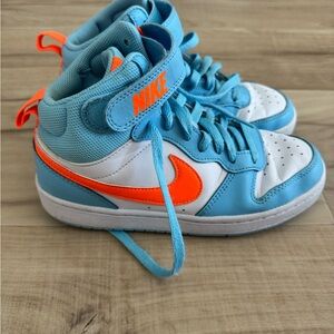 Nike High-Top Sneakers in Blue and Orange